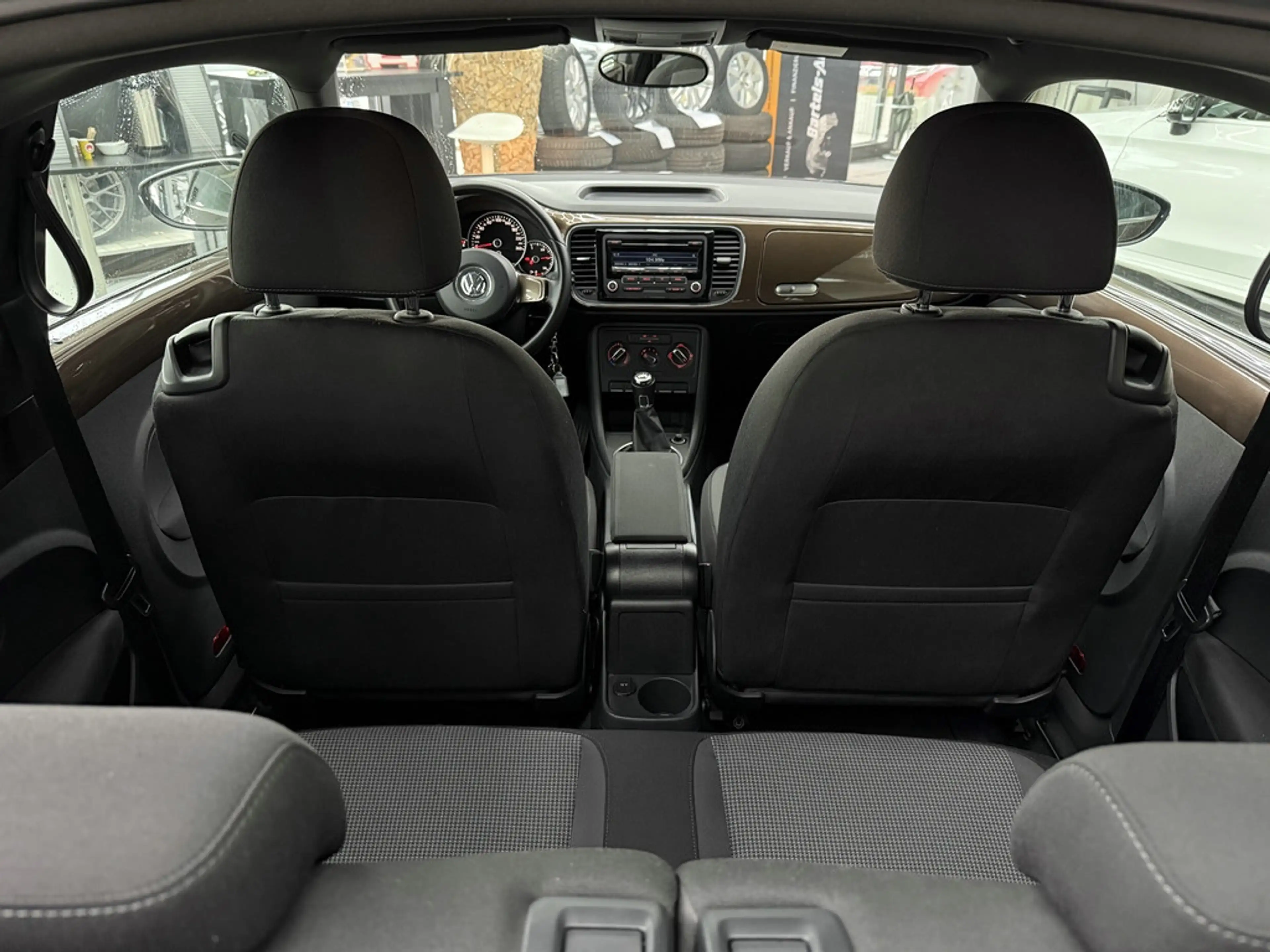 Volkswagen New Beetle 1.2 TSI Design, 1.Hd., Klima, HU neu! — photo 12