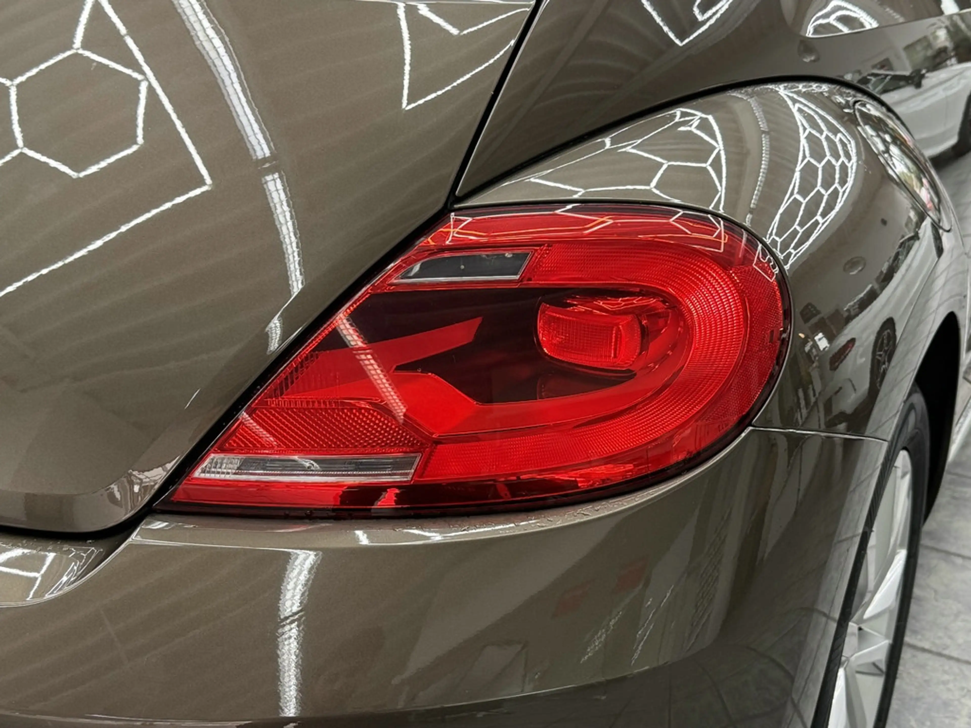 Volkswagen New Beetle 1.2 TSI Design, 1.Hd., Klima, HU neu! — photo 13