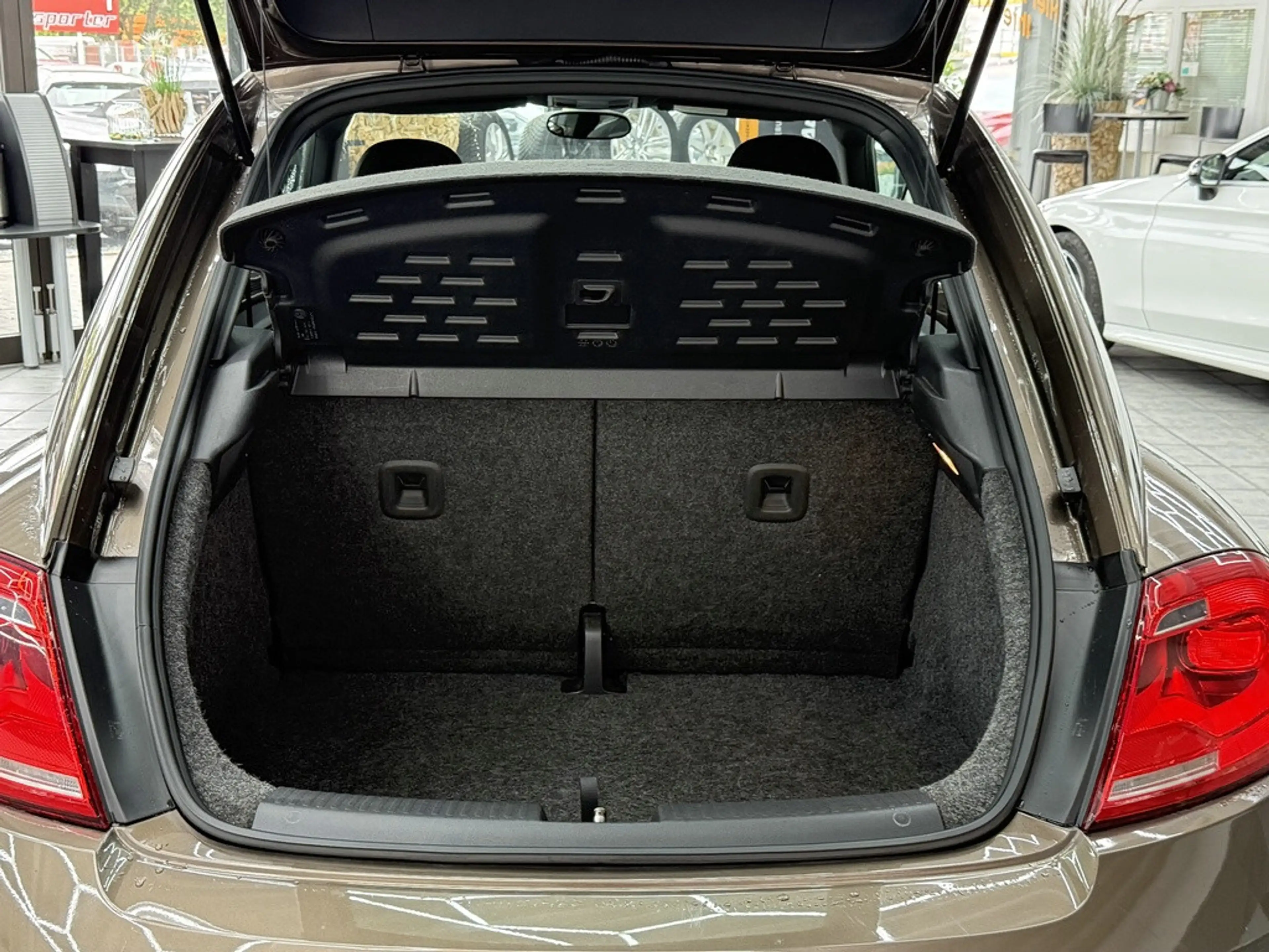 Volkswagen New Beetle 1.2 TSI Design, 1.Hd., Klima, HU neu! — photo 10