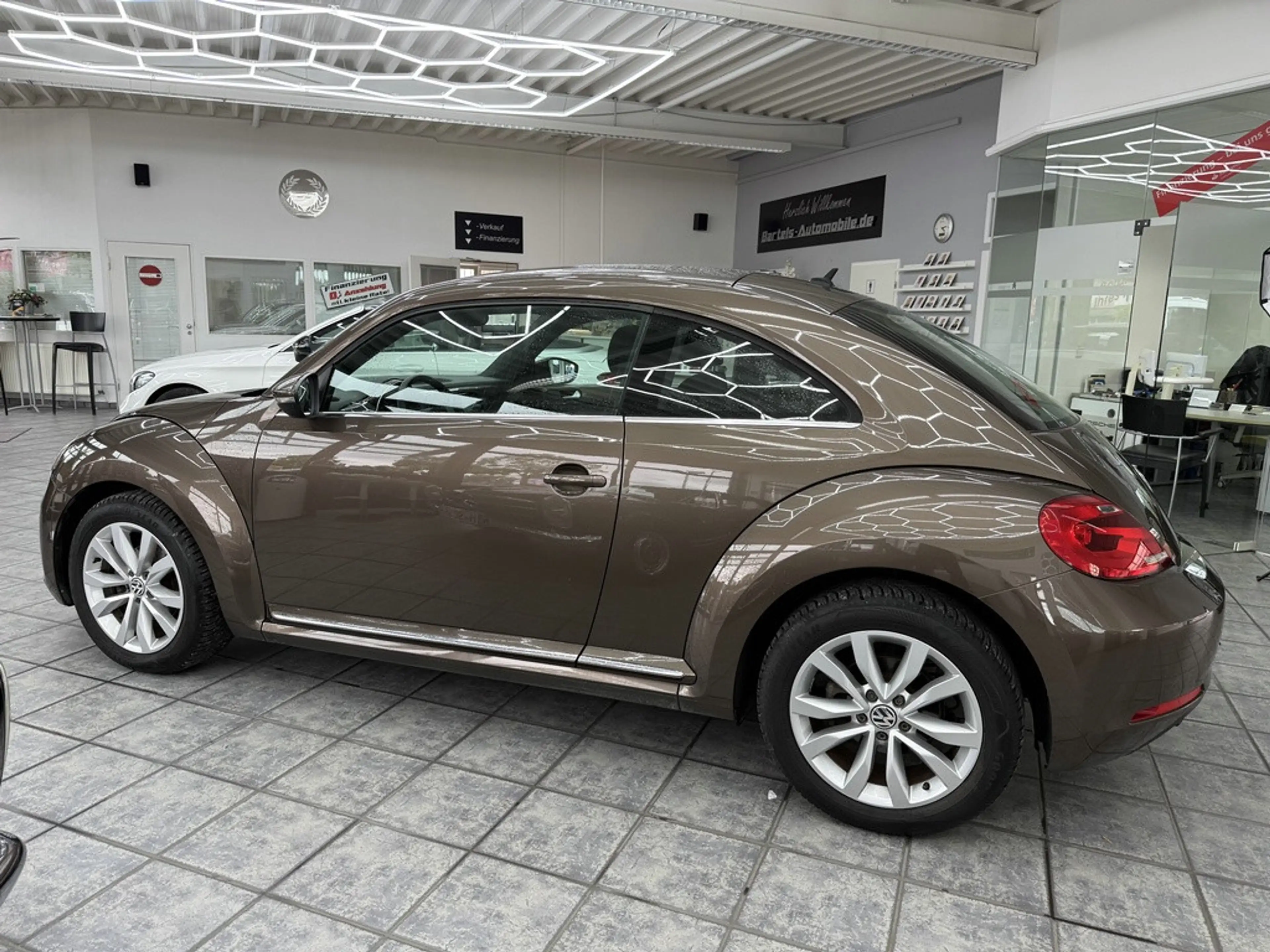 Volkswagen New Beetle 1.2 TSI Design, 1.Hd., Klima, HU neu! — photo 6