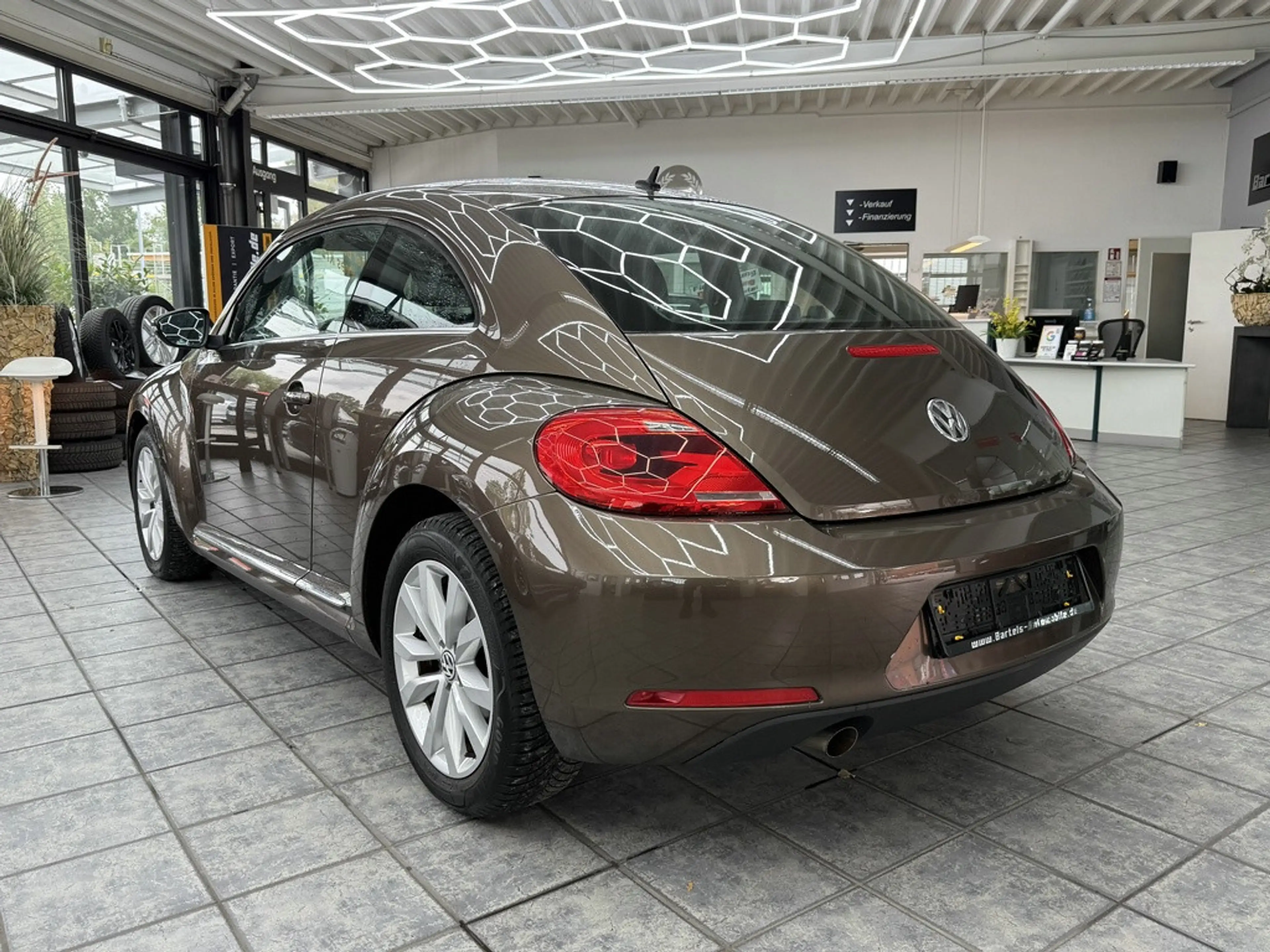 Volkswagen New Beetle 1.2 TSI Design, 1.Hd., Klima, HU neu! — photo 8