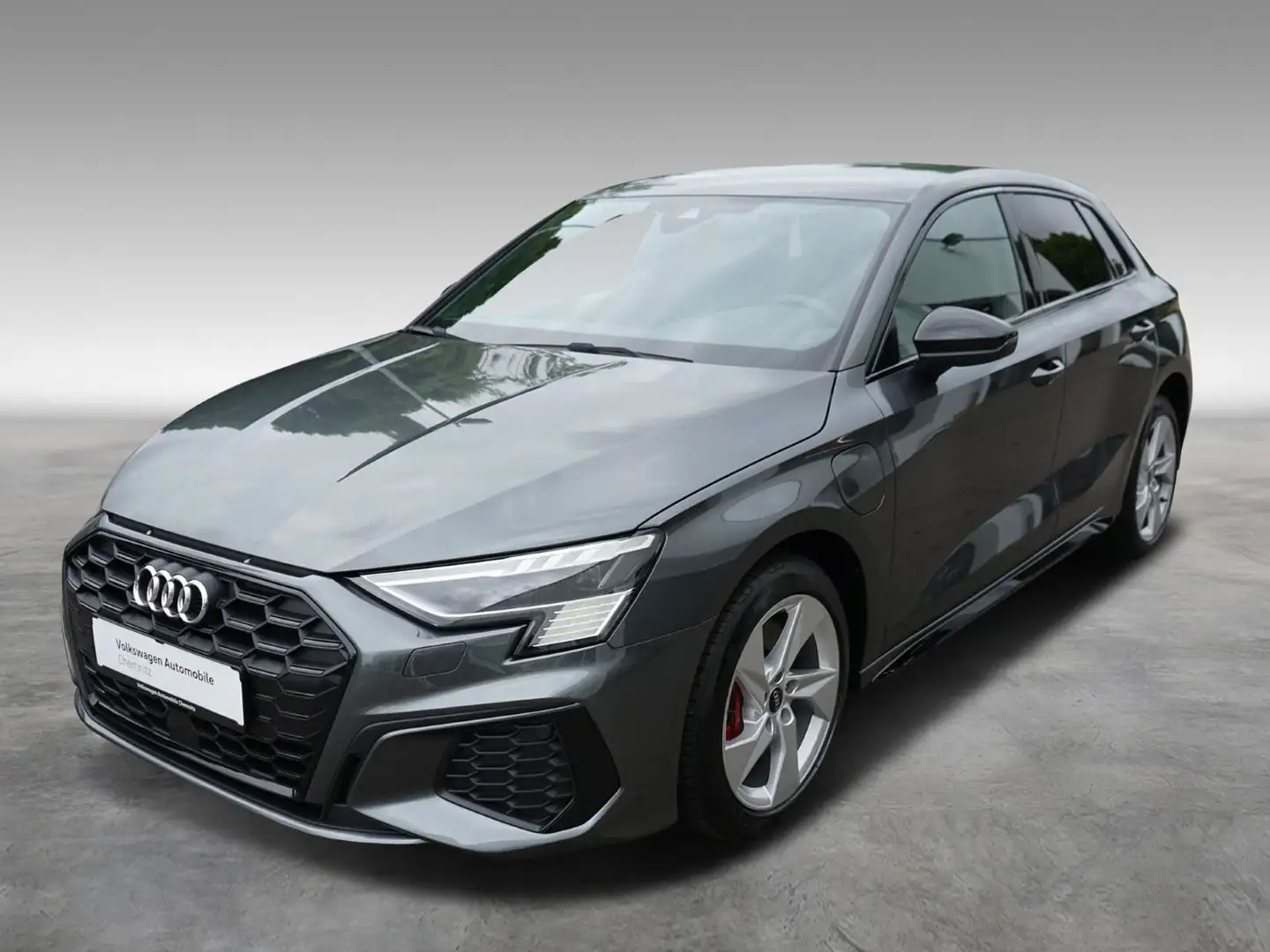 Audi A3 45 TFSI e Sportback S line Matrix LED Grau - 2