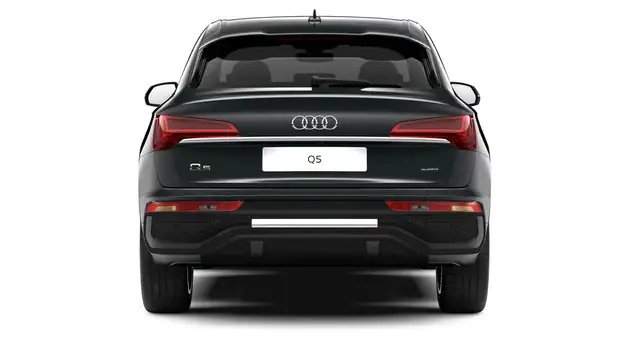 Audi Q5 view 3