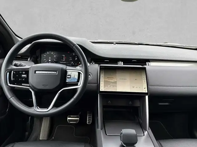 Land Rover Discovery Sport view 4