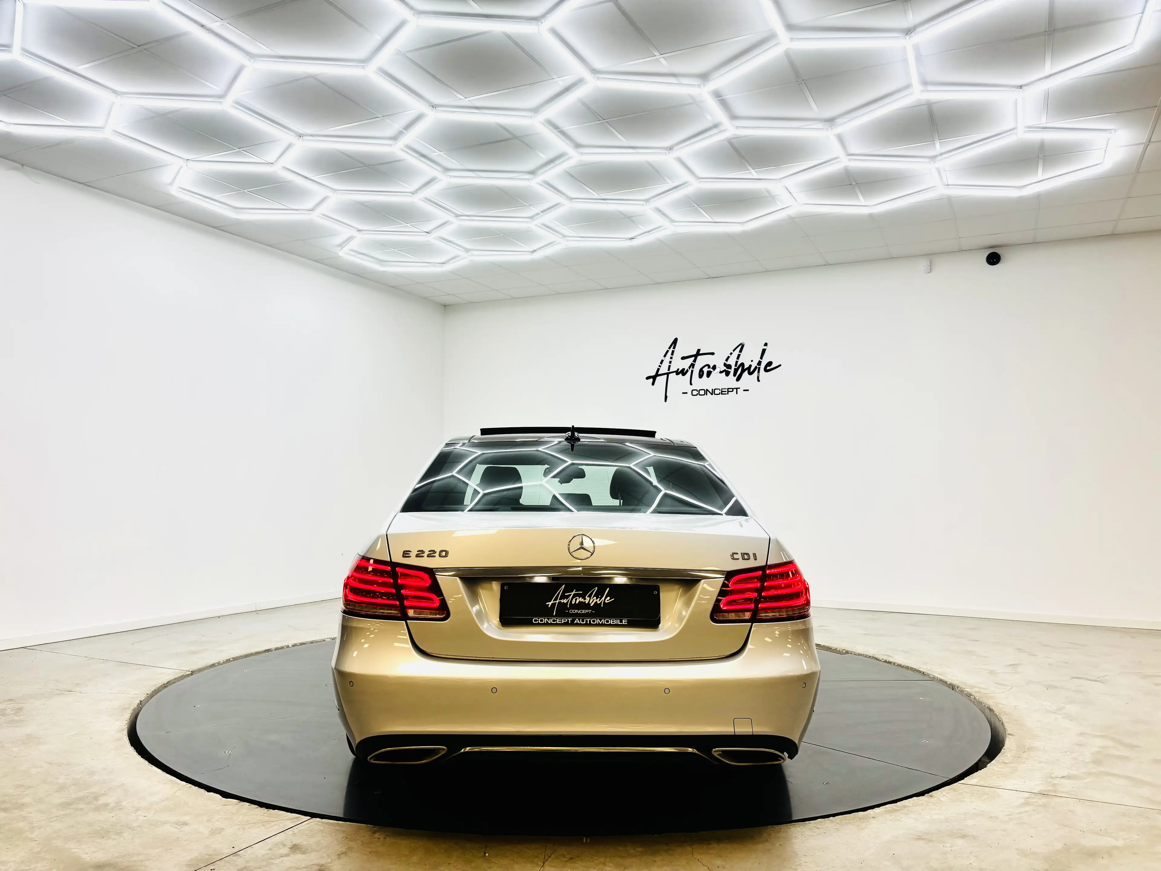 Mercedes-Benz E 220 ✅1AN GARANTIE✅PANO✅CAMERA DE RECUL✅CUIR✅LED — photo 6