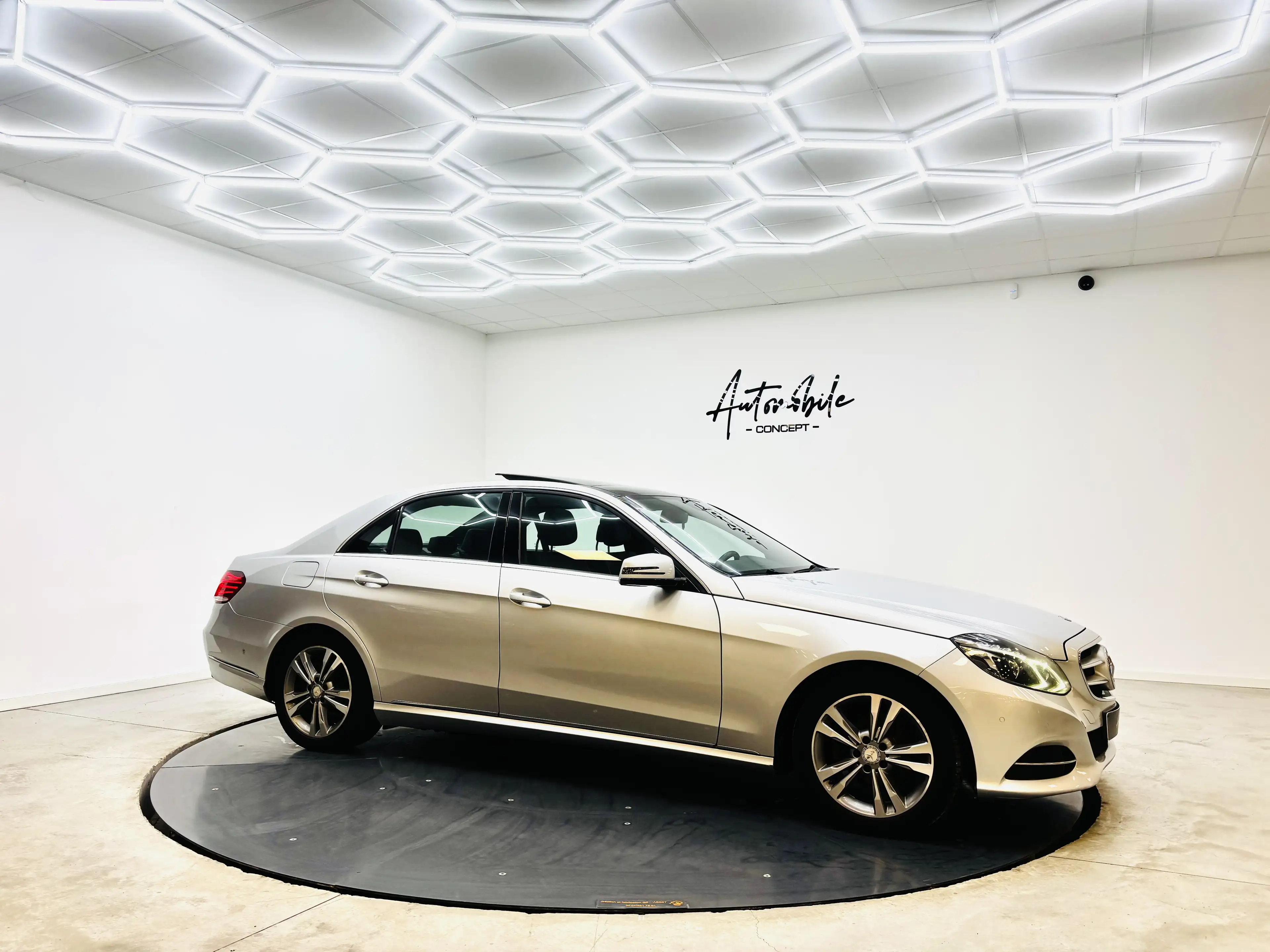 Mercedes-Benz E 220 ✅1AN GARANTIE✅PANO✅CAMERA DE RECUL✅CUIR✅LED — photo 3