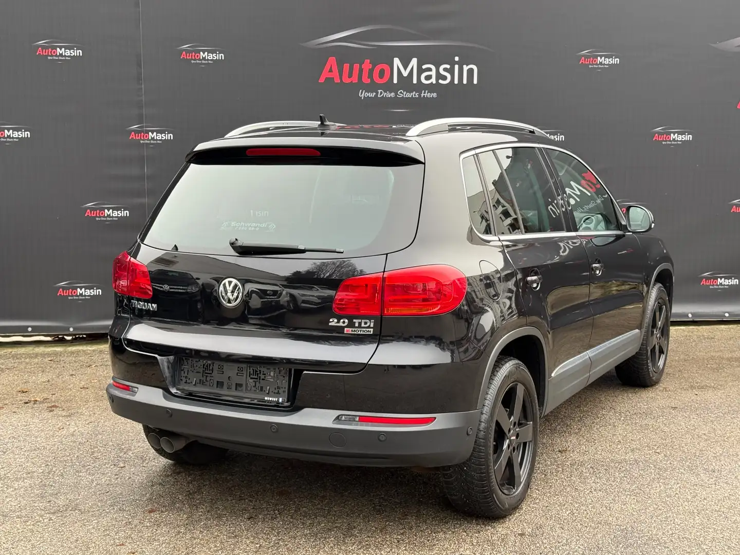 Volkswagen Tiguan Sport 2.0 TDI DSG 4Motion Schwarz - 2