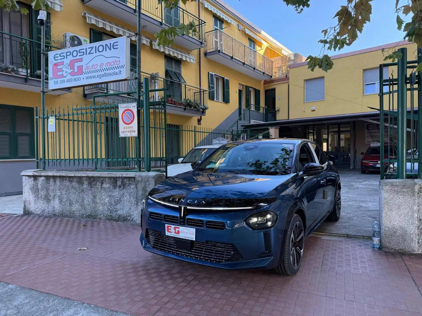 Lancia Ypsilon Hybrid e-DCT LX Blu/Azzurro - 1