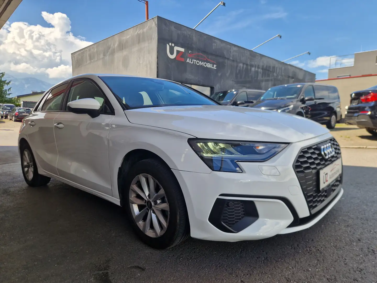 Audi A3 ***AKTION September*** 30 TFSI Weiß - 2