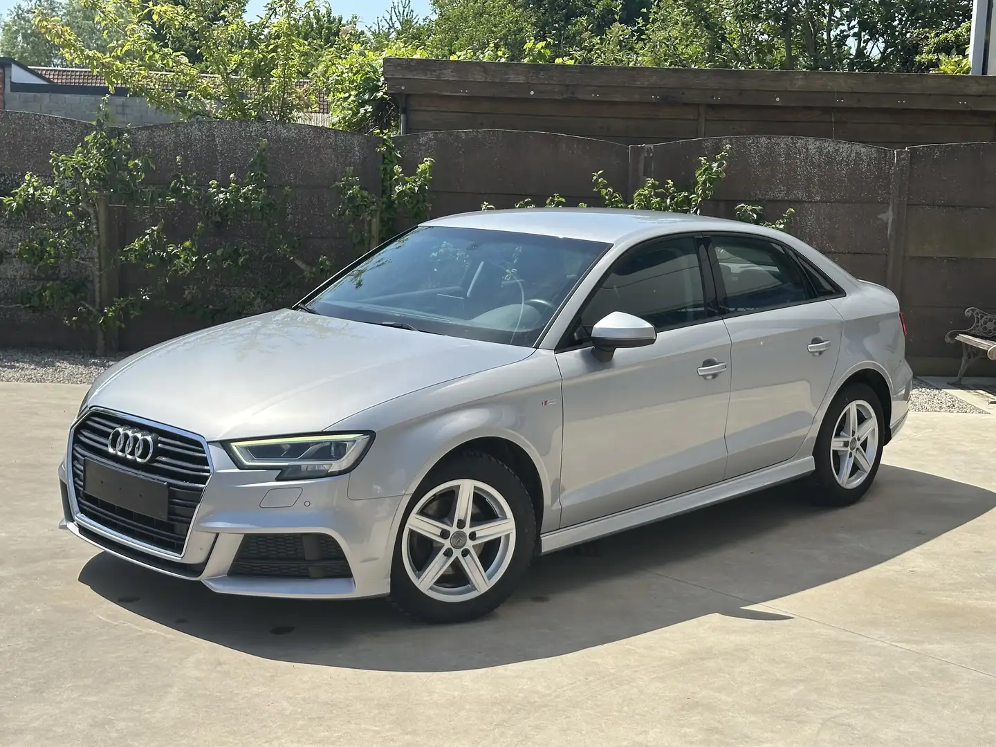 Audi A3 30 TFSI Limousine s-line Argent - 1