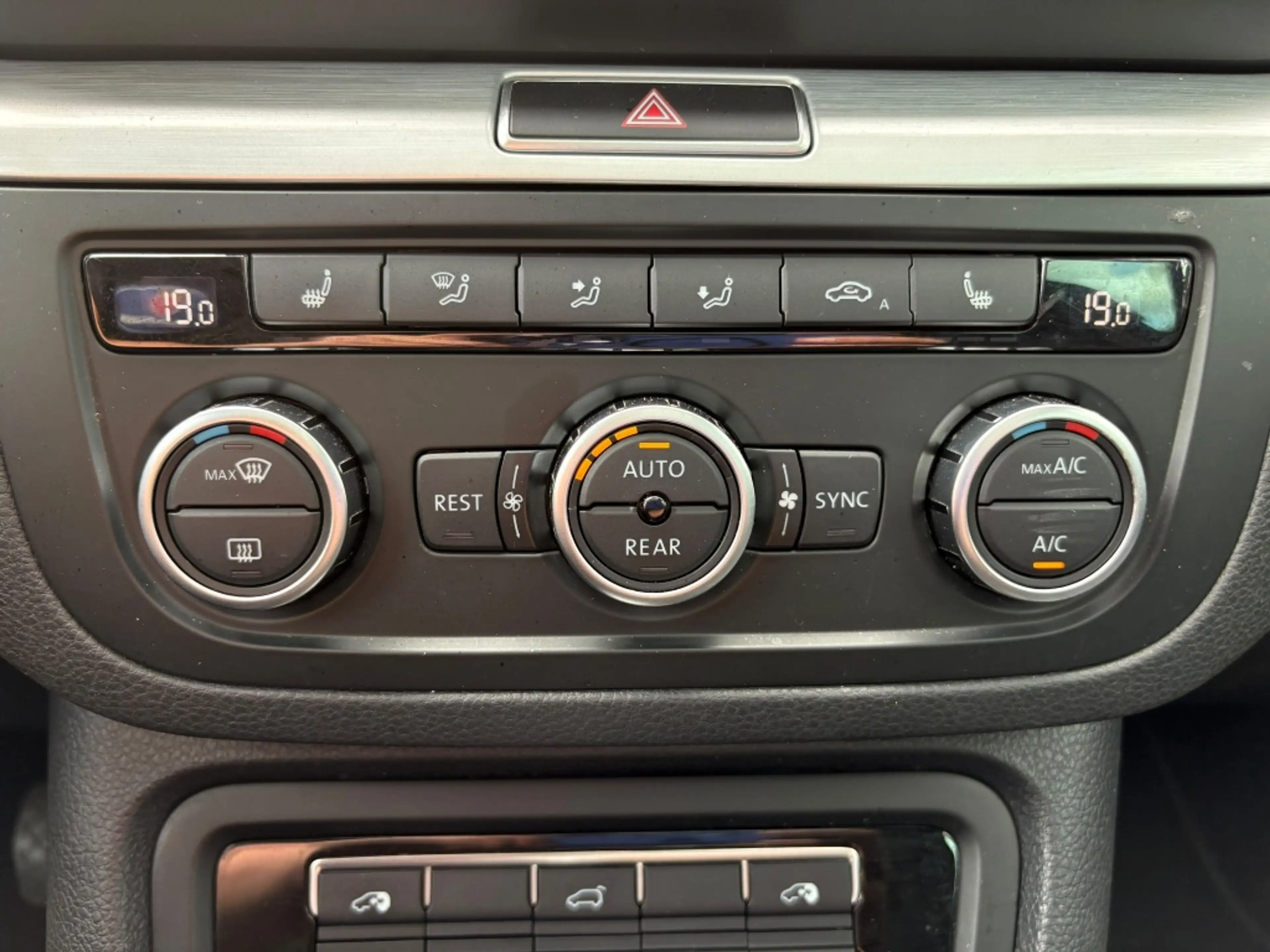 Volkswagen Sharan 2.0 TSI Highline 7p Trekhaak 200PK Pano Cruise Con — photo 14