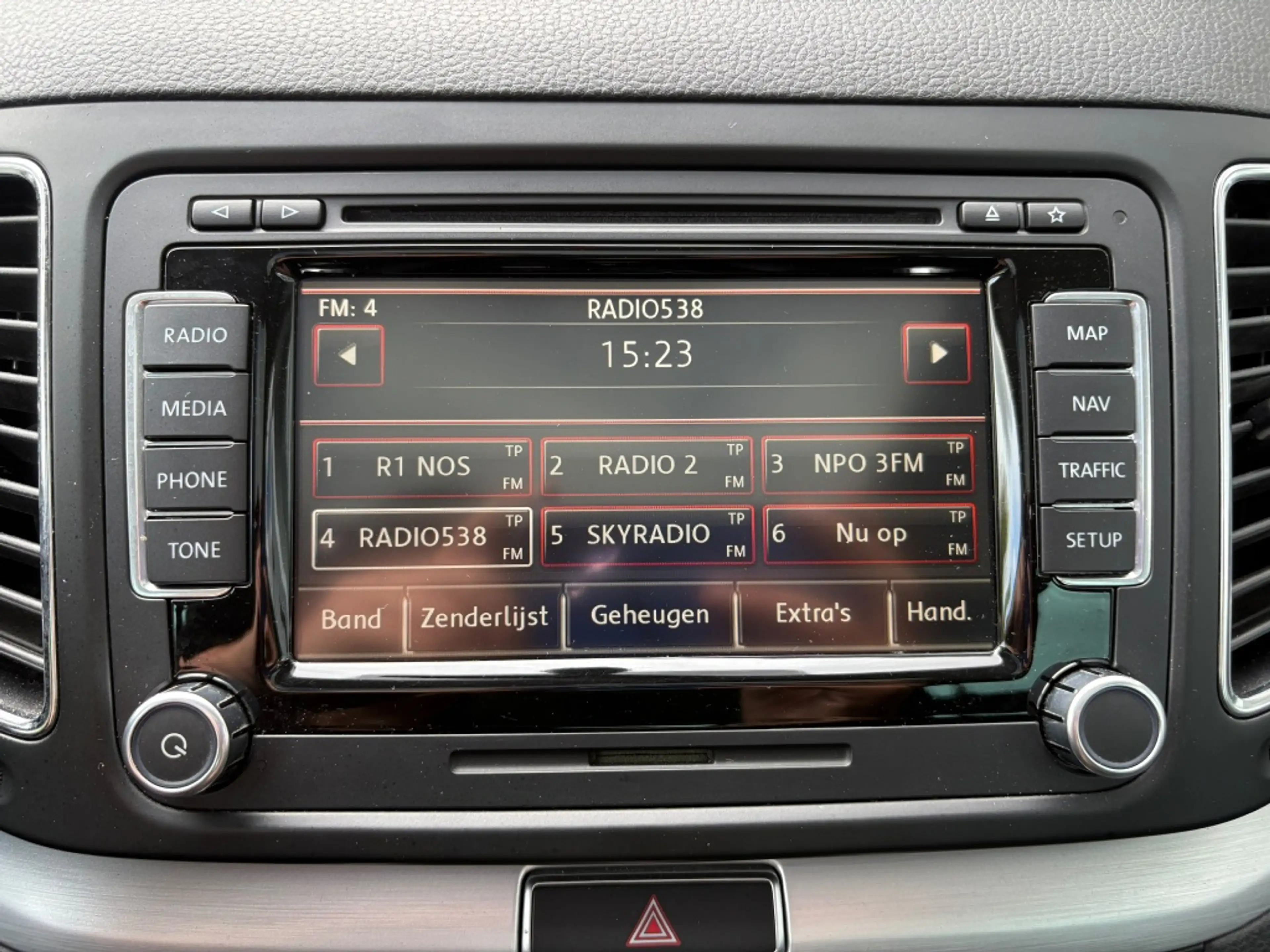 Volkswagen Sharan 2.0 TSI Highline 7p Trekhaak 200PK Pano Cruise Con — photo 17