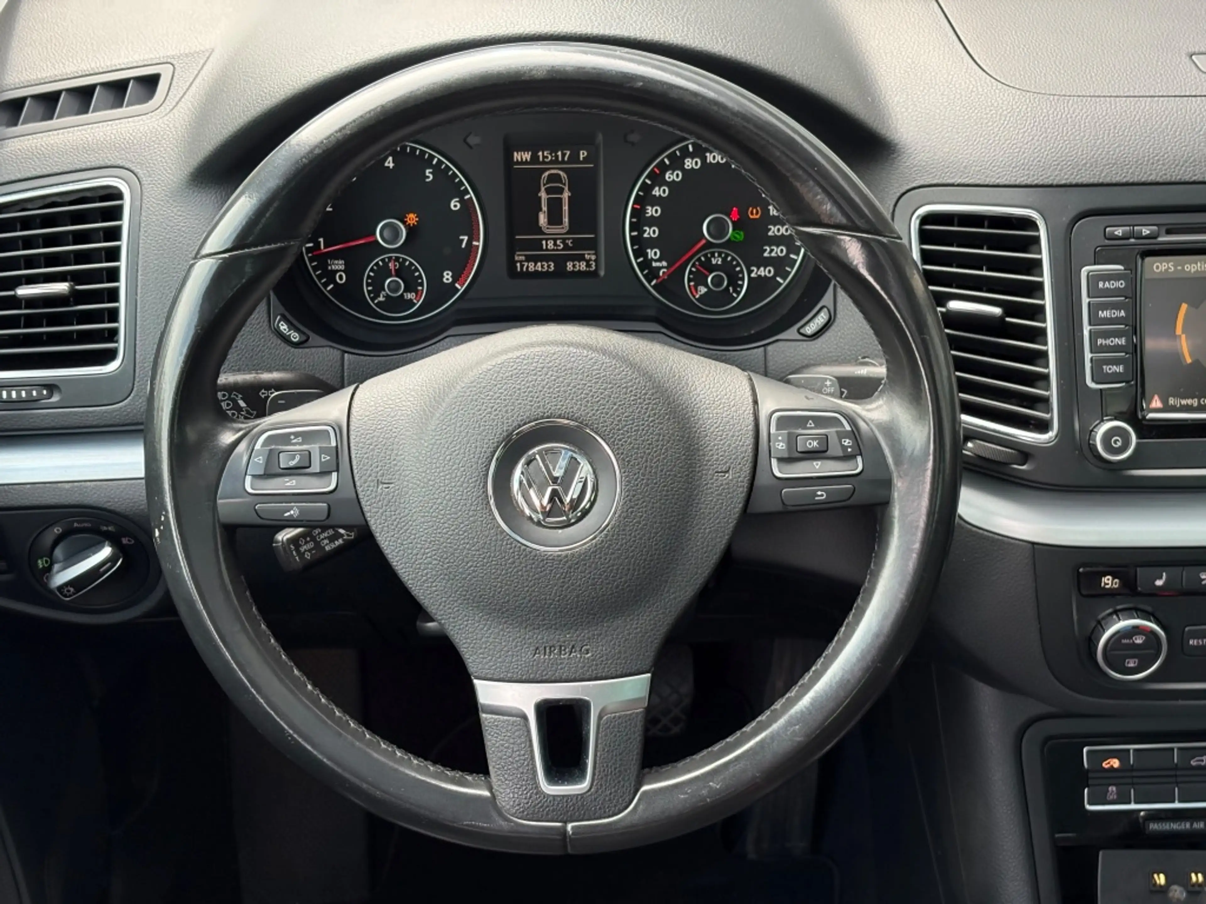 Volkswagen Sharan 2.0 TSI Highline 7p Trekhaak 200PK Pano Cruise Con — photo 20