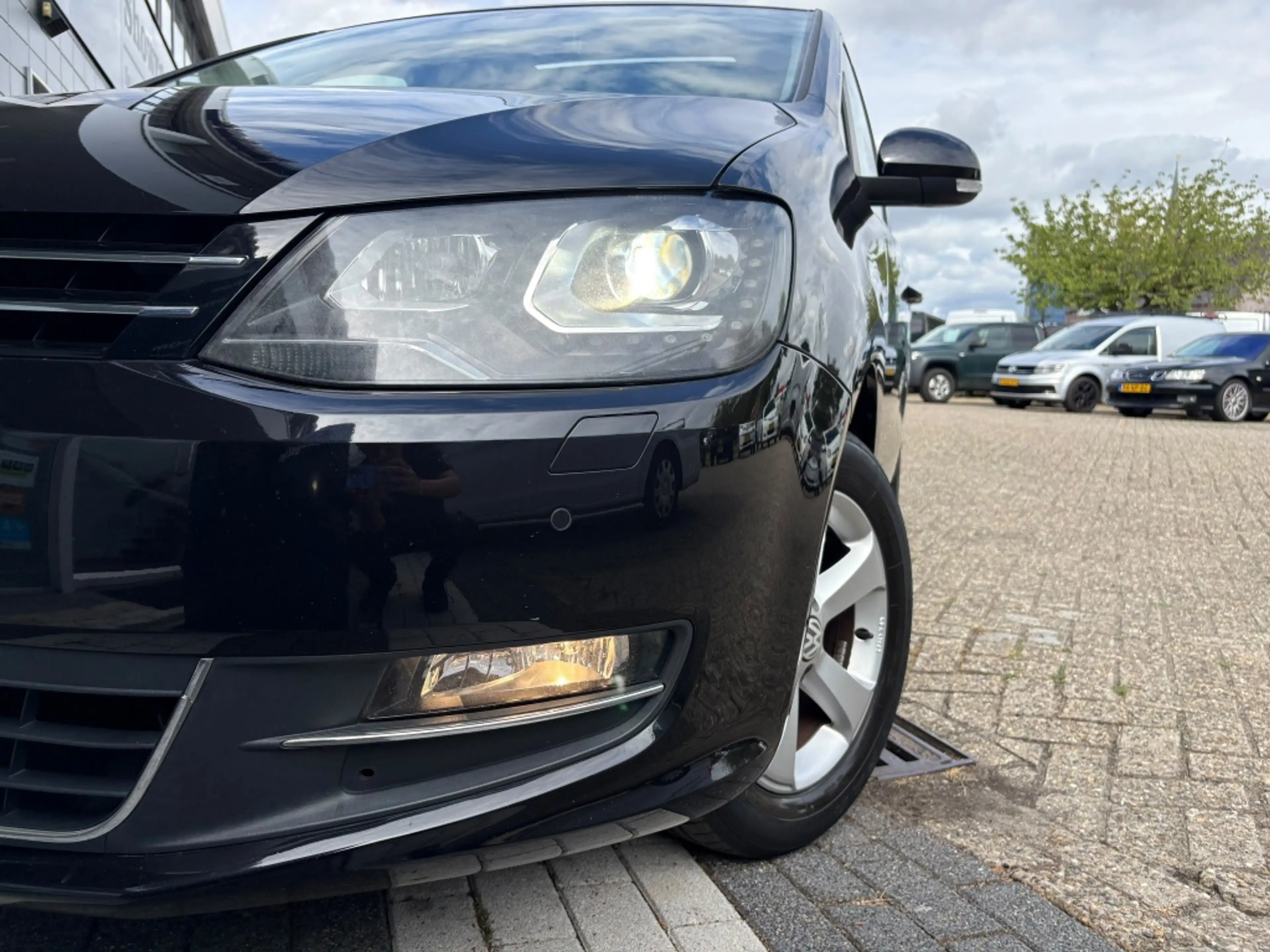 Volkswagen Sharan 2.0 TSI Highline 7p Trekhaak 200PK Pano Cruise Con — photo 21