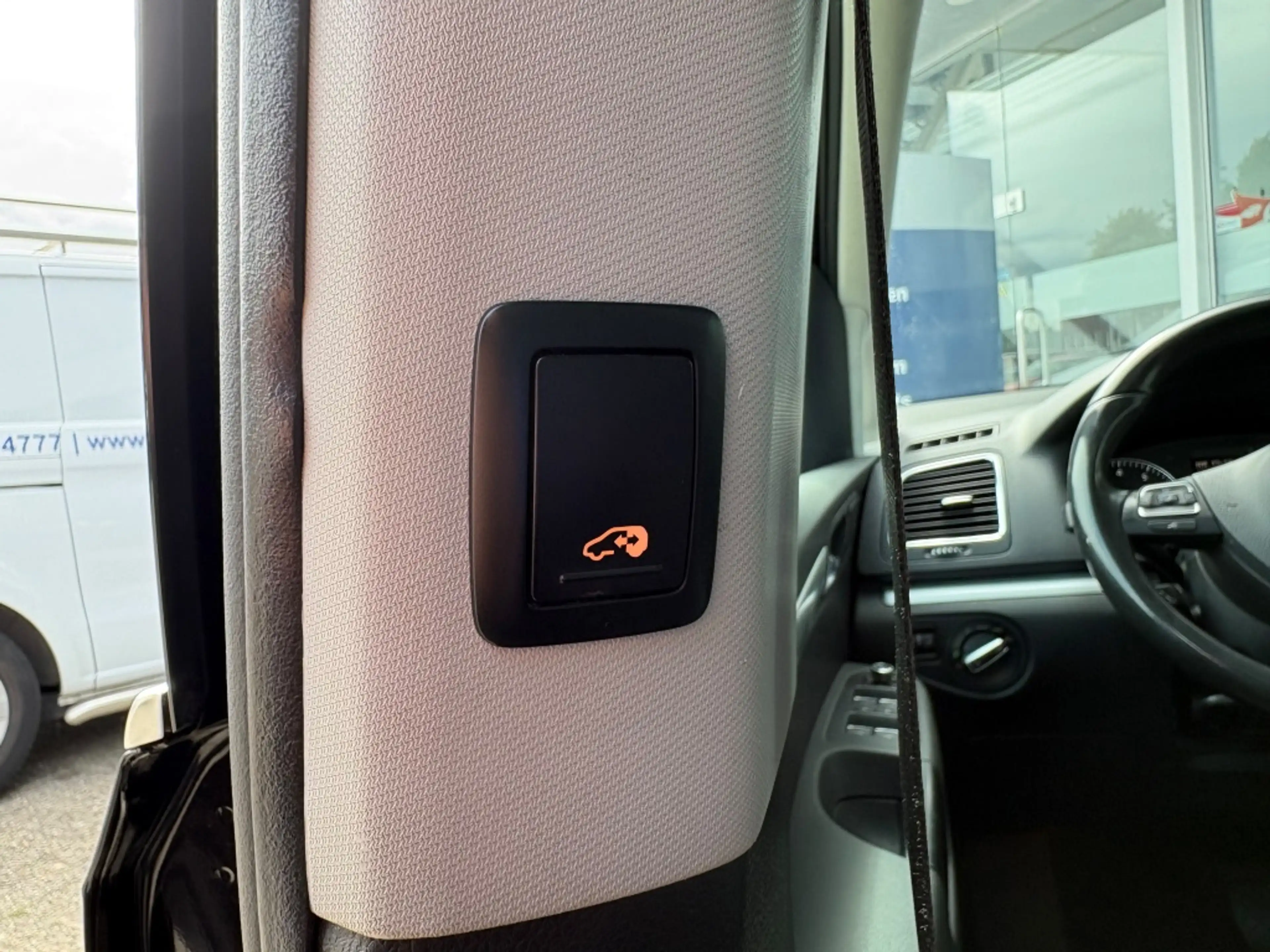 Volkswagen Sharan 2.0 TSI Highline 7p Trekhaak 200PK Pano Cruise Con — photo 33