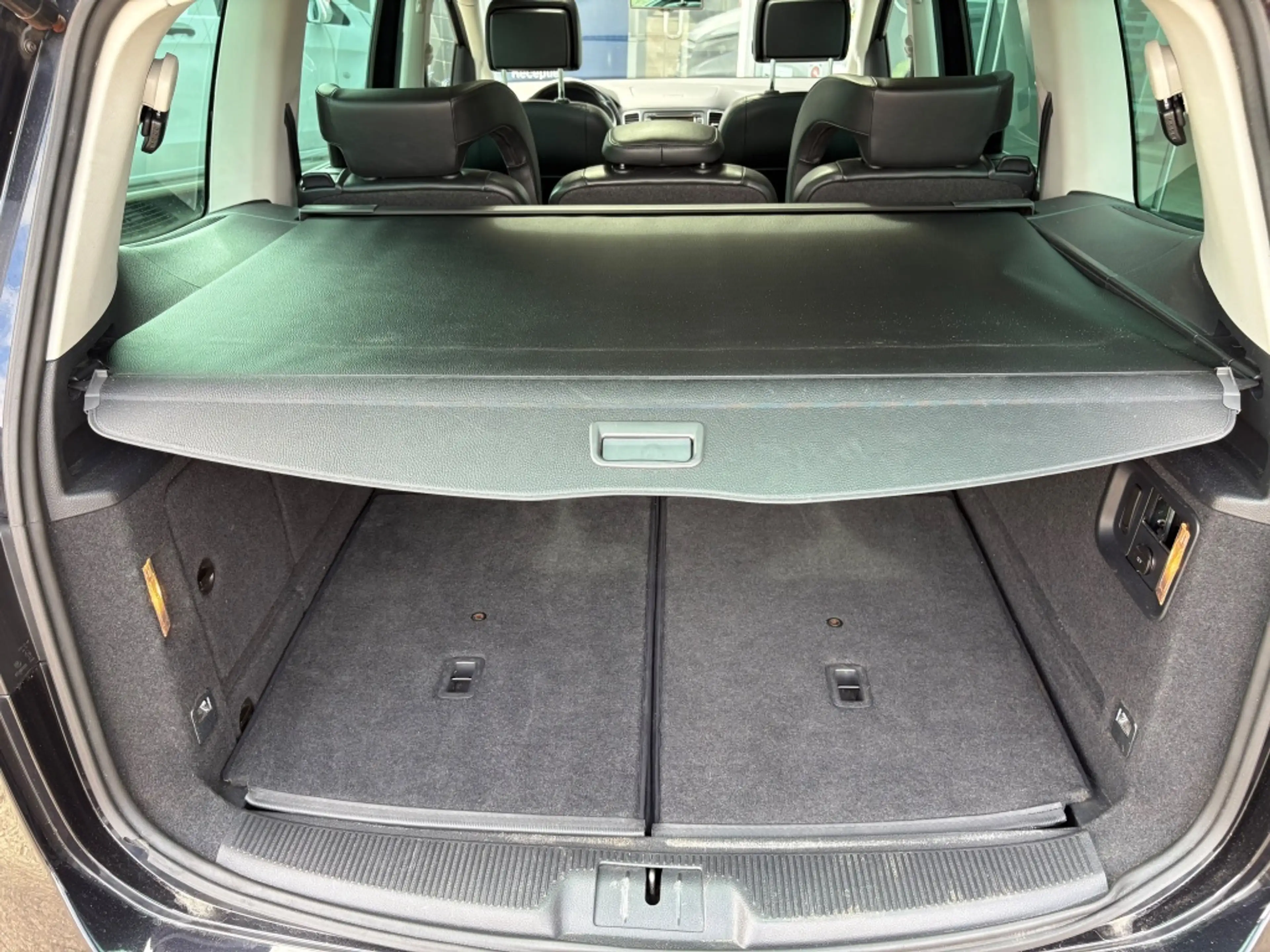 Volkswagen Sharan 2.0 TSI Highline 7p Trekhaak 200PK Pano Cruise Con — photo 10