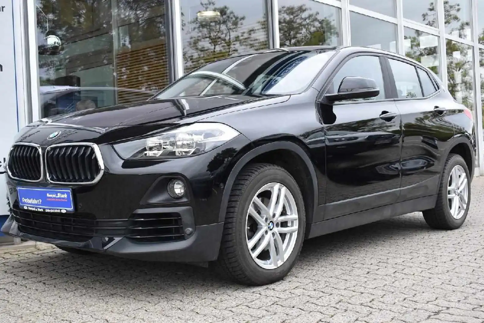 BMW X2 sDrive 18 i Advantage Schwarz - 2