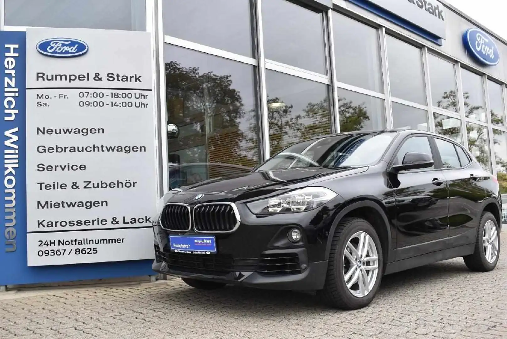 BMW X2 sDrive 18 i Advantage Schwarz - 1