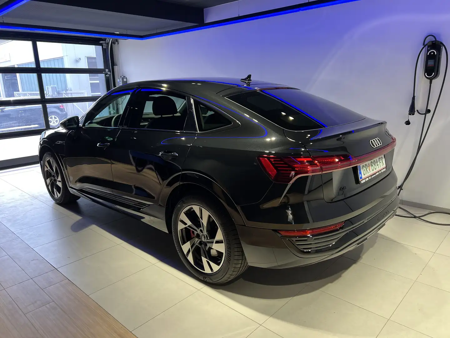 Audi Q8 e-tron Q8 50 e-tron quattro Sportback 89kWh Business Schwarz - 1