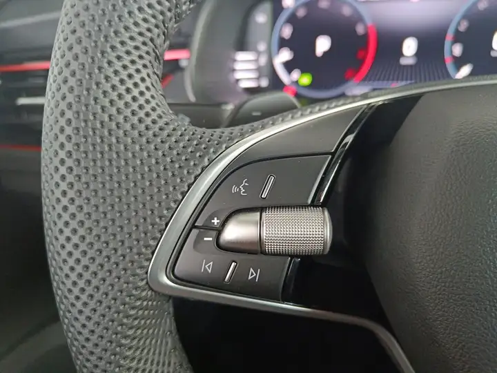 Škoda Kamiq 1.5 TSI DSG PLUS 2025, foto 7