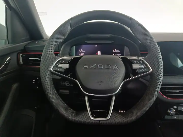 Škoda Kamiq 1.5 TSI DSG PLUS 2025, foto 8