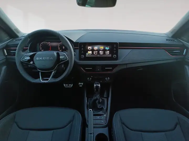Škoda Kamiq 1.5 TSI DSG PLUS 2025, foto 4