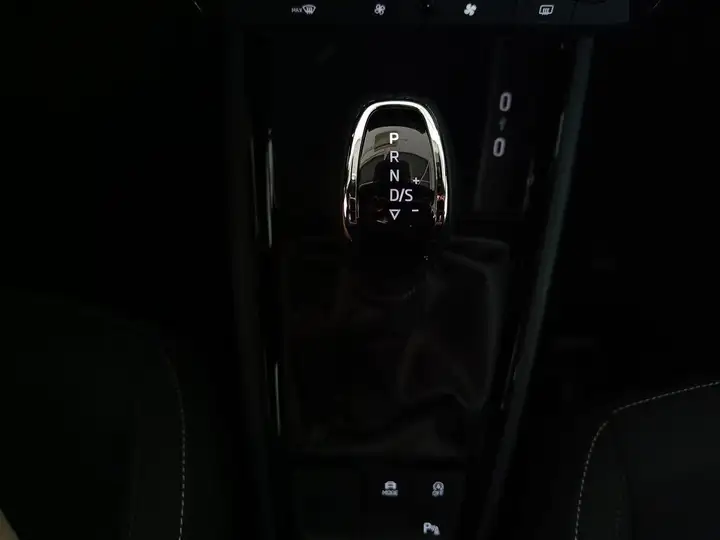 Škoda Kamiq 1.5 TSI DSG PLUS 2025, foto 15