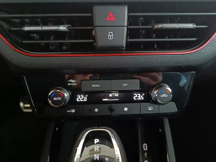 Škoda Kamiq 1.5 TSI DSG PLUS 2025, foto 13