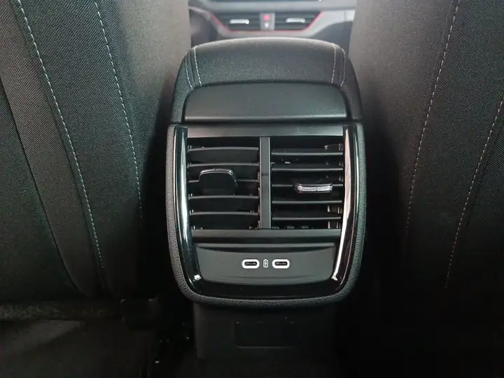 Škoda Kamiq 1.5 TSI DSG PLUS 2025, foto 16