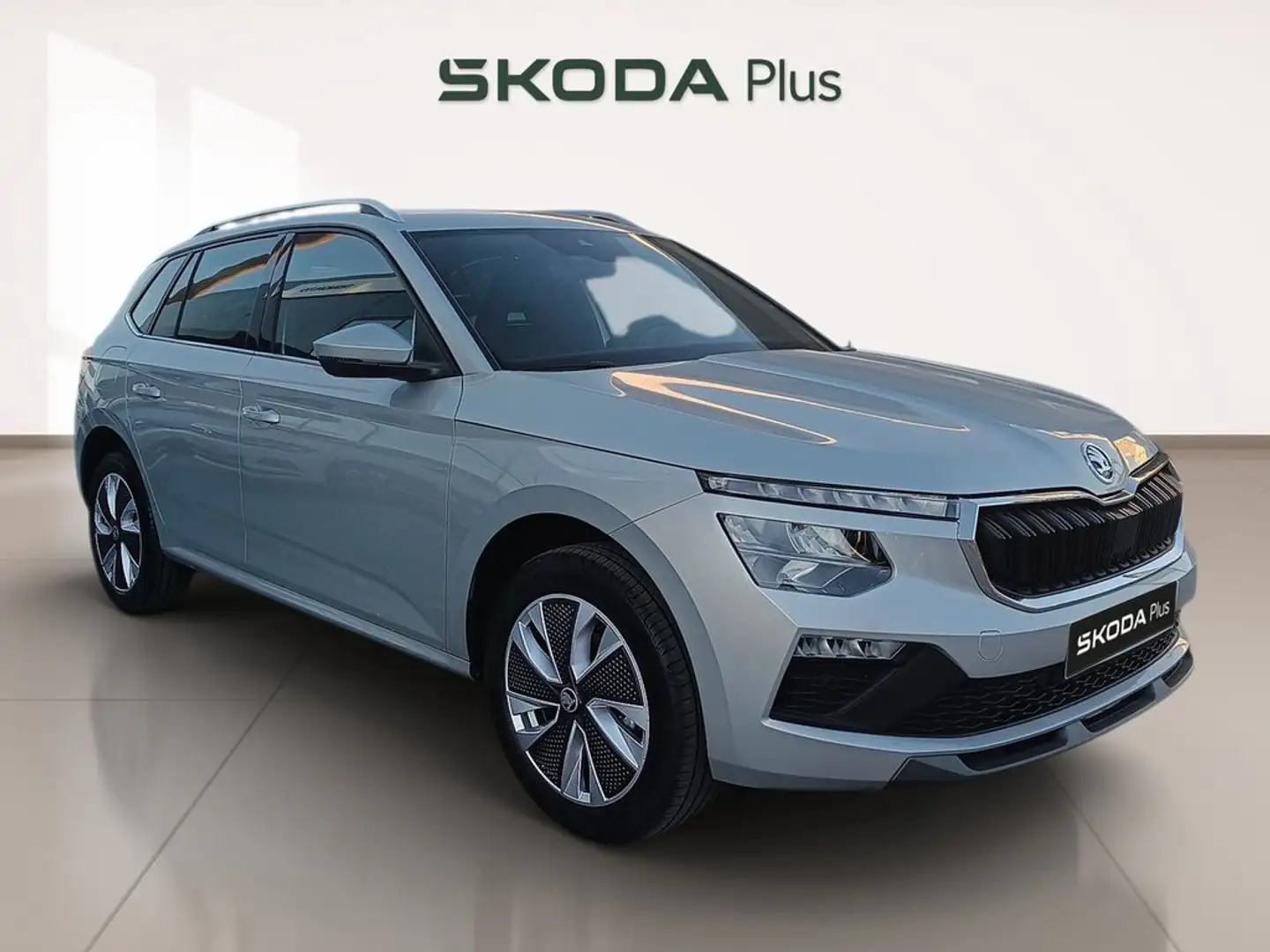 Skoda Kamiq 1.5 TSI Plus DSG7 110kW Plateado - 1