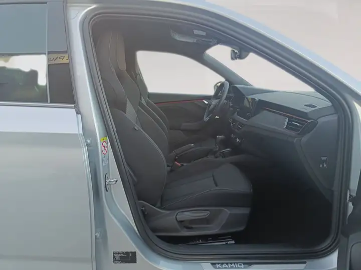 Škoda Kamiq 1.5 TSI DSG PLUS 2025, foto 5
