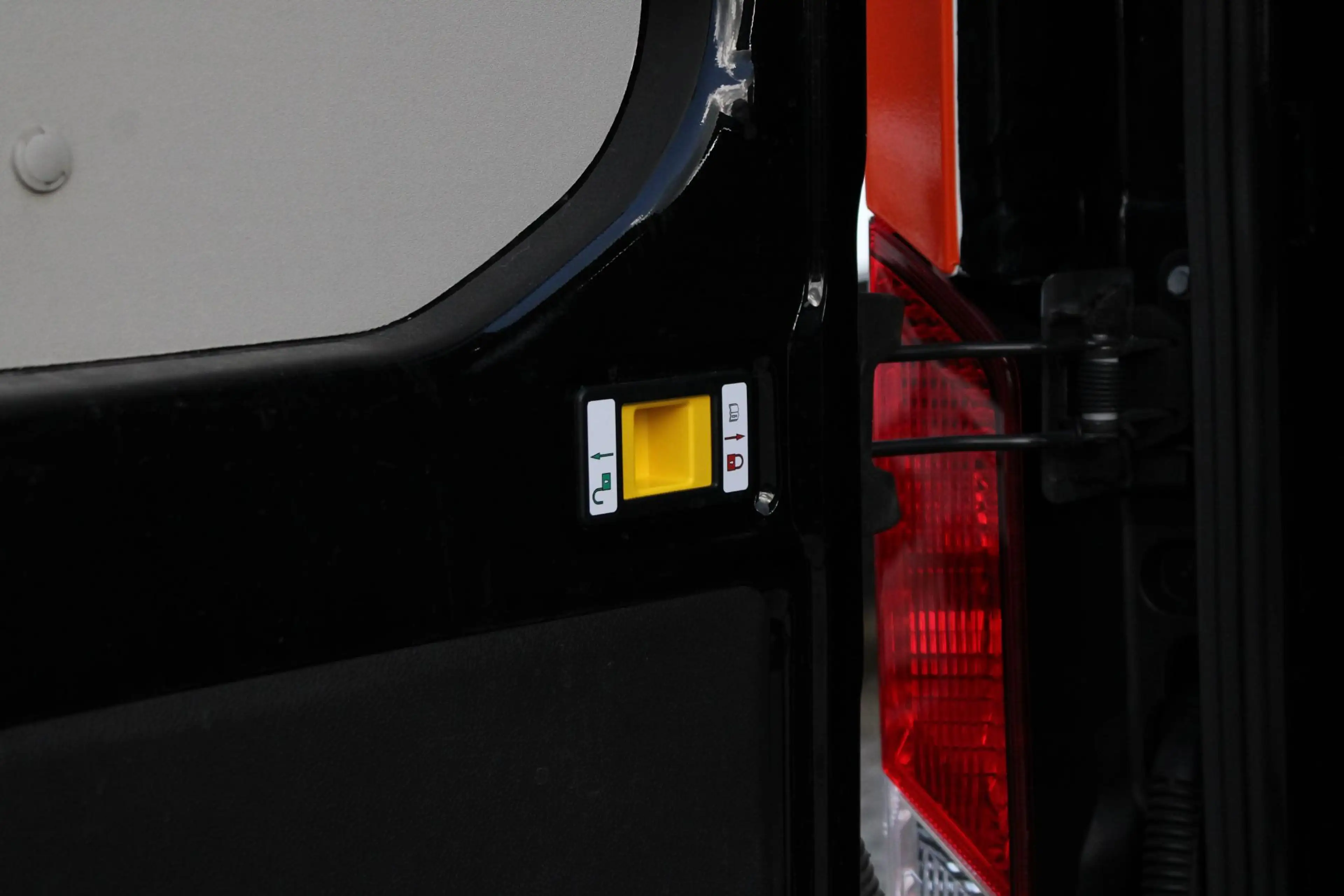 Ford E-Transit 350 L3H2 Trend 68 kWh | SCI | 184pk | Post NL Subc — photo 13