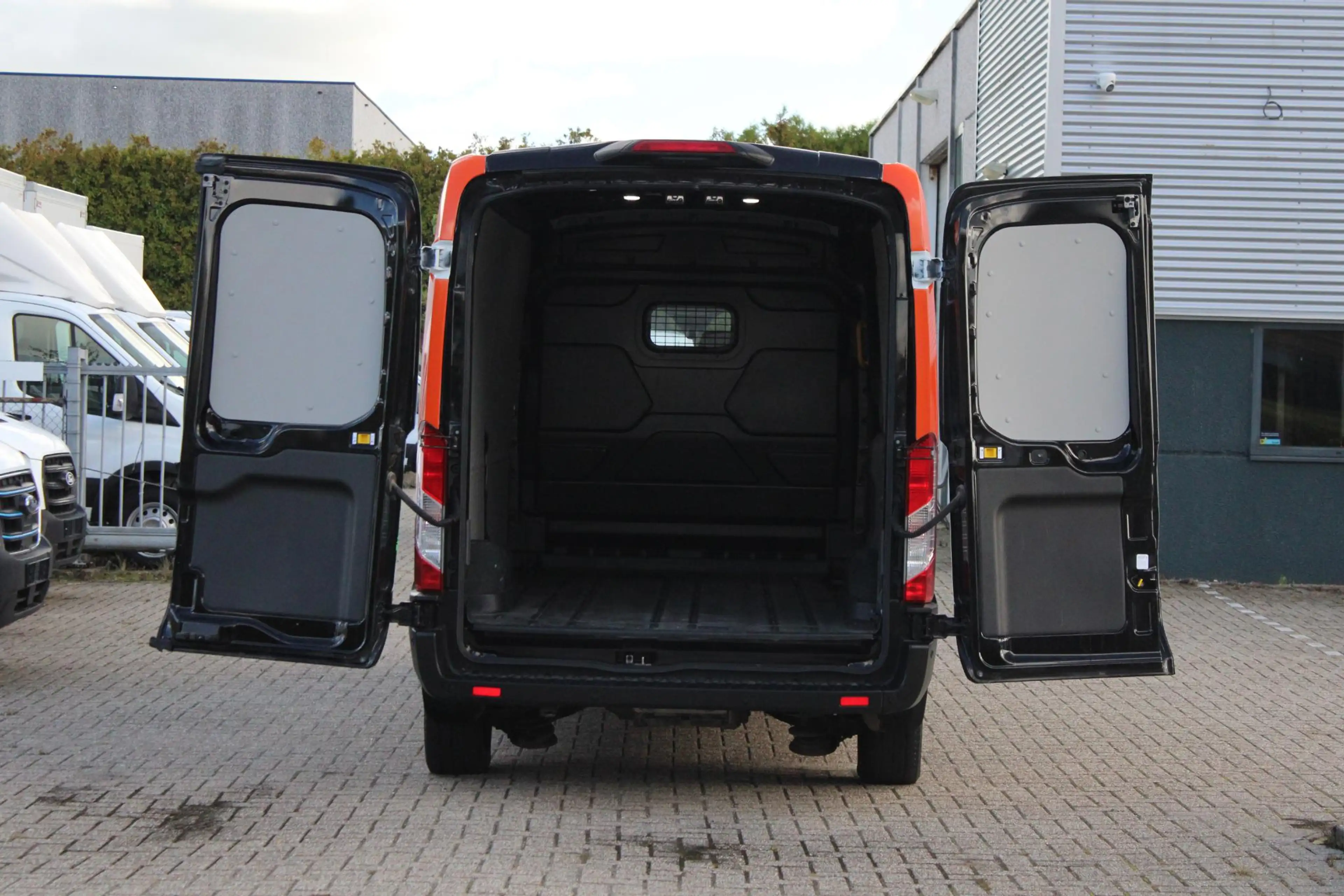 Ford E-Transit 350 L3H2 Trend 68 kWh | SCI | 184pk | Post NL Subc — photo 14