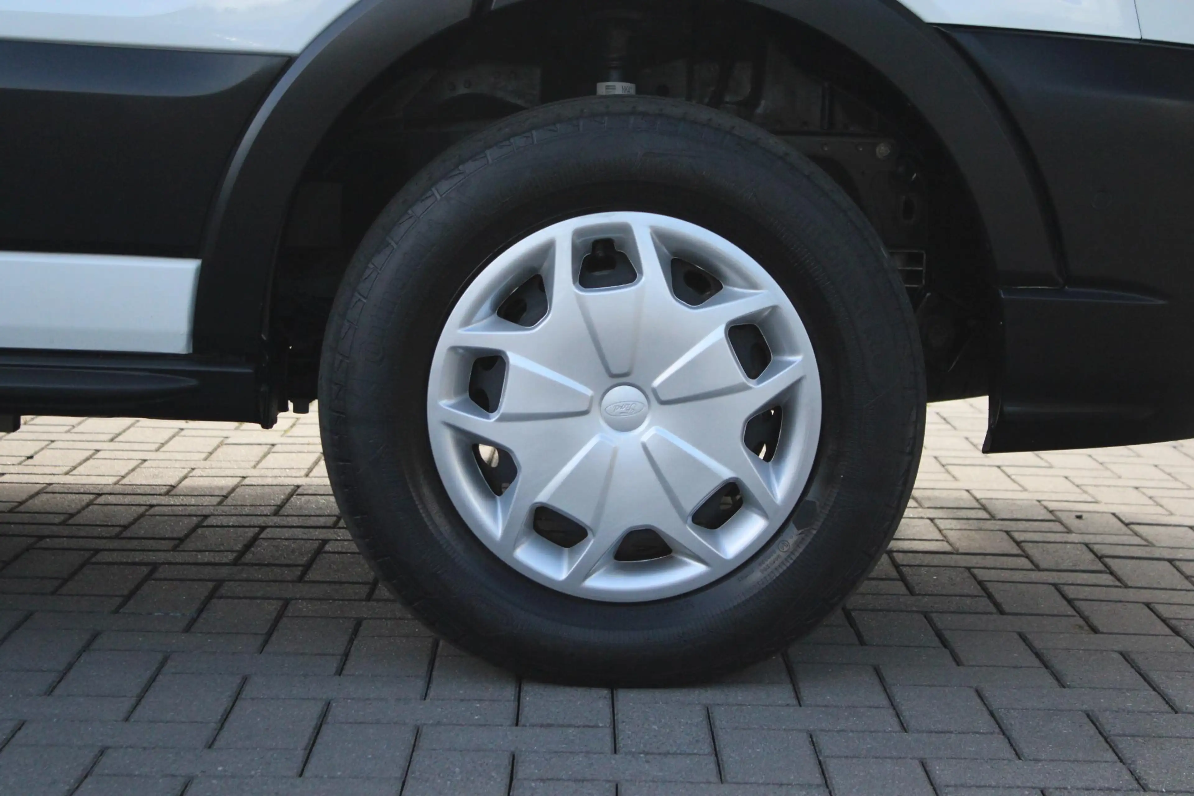 Ford E-Transit 350 L3H2 Trend 68 kWh | SCI | 184pk | Post NL Subc — photo 3