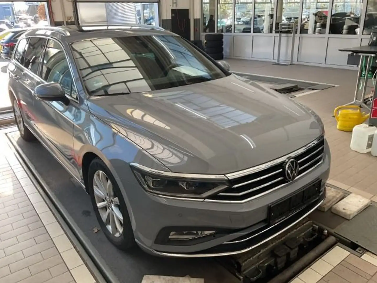 Volkswagen Passat Variant 2.0 TDI DSG IQ+NAVI+ACC+AHK+PANO Grau - 2