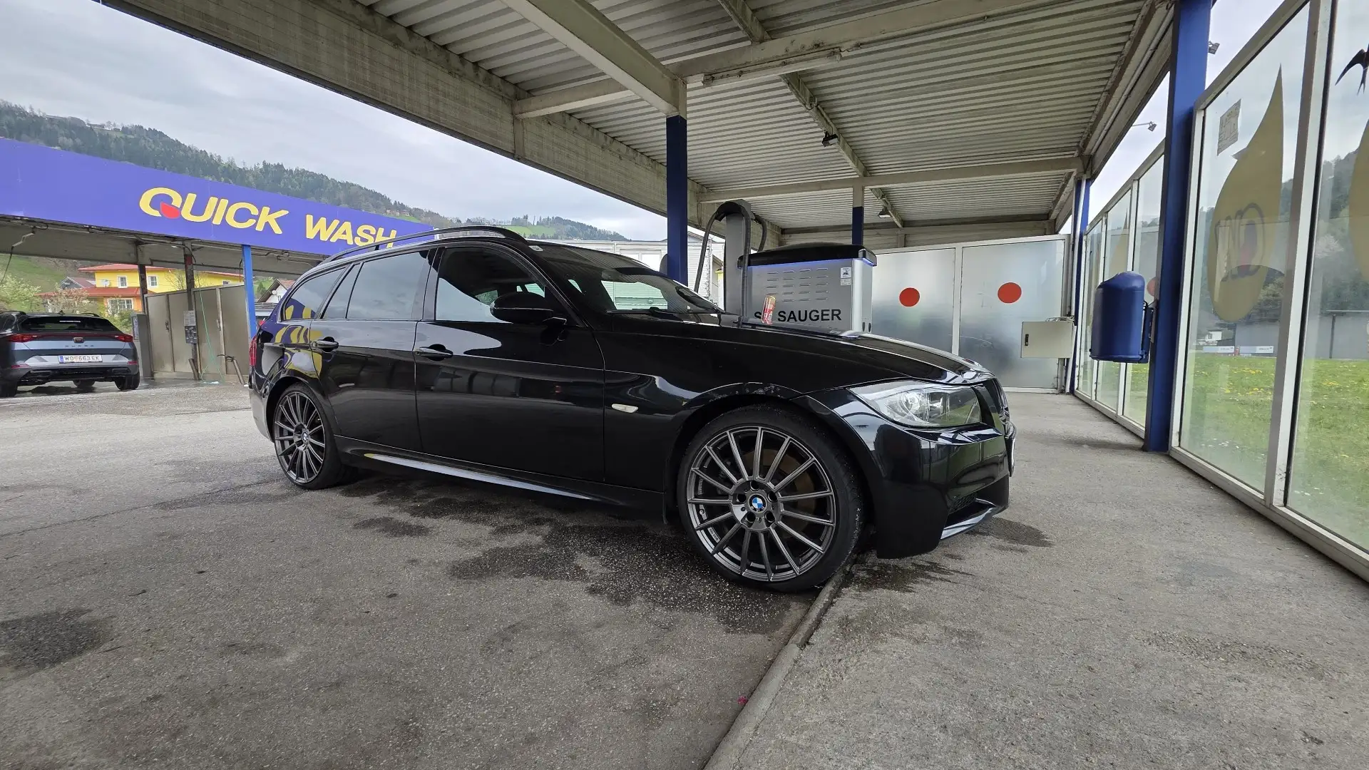 BMW 325 325xi - 1