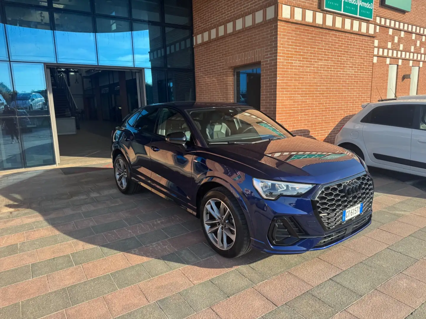 Audi Q3 Q3 35 TDI S tronic Identity Black Azul - 2