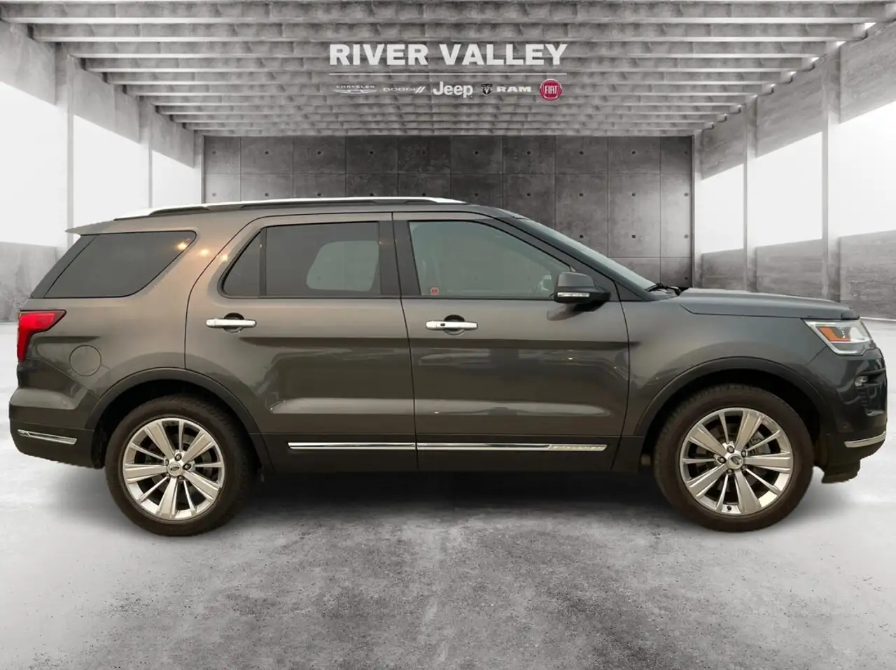 Ford Explorer photo Ford Explorer