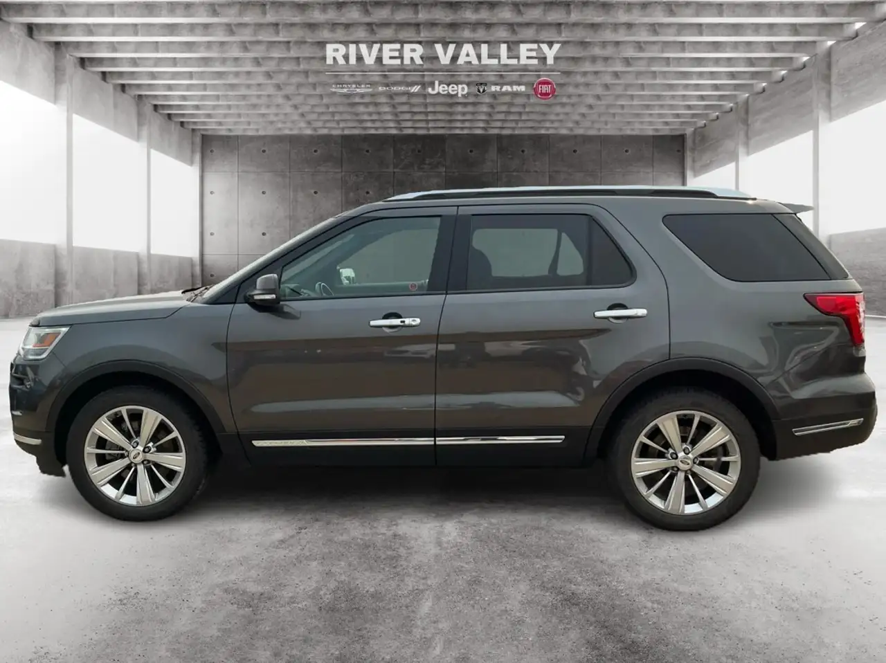 Ford Explorer photo Ford Explorer