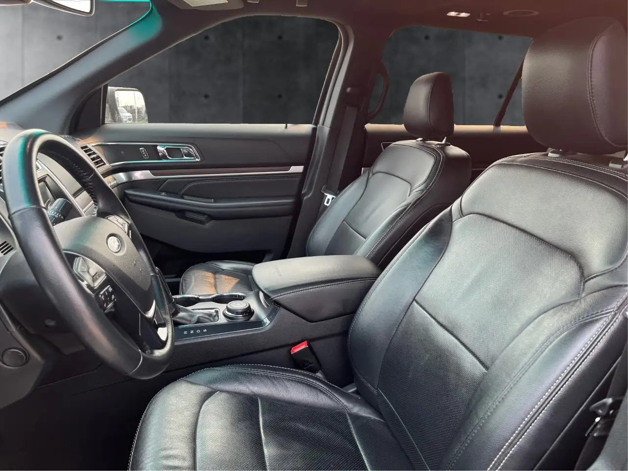 Ford Explorer photo Ford Explorer