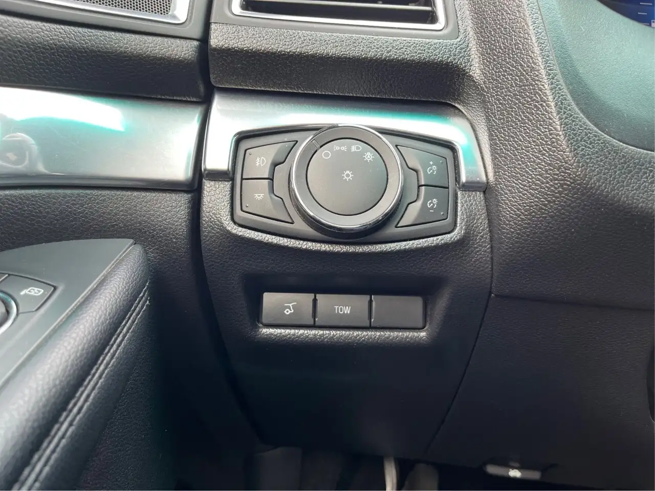 Ford Explorer photo Ford Explorer