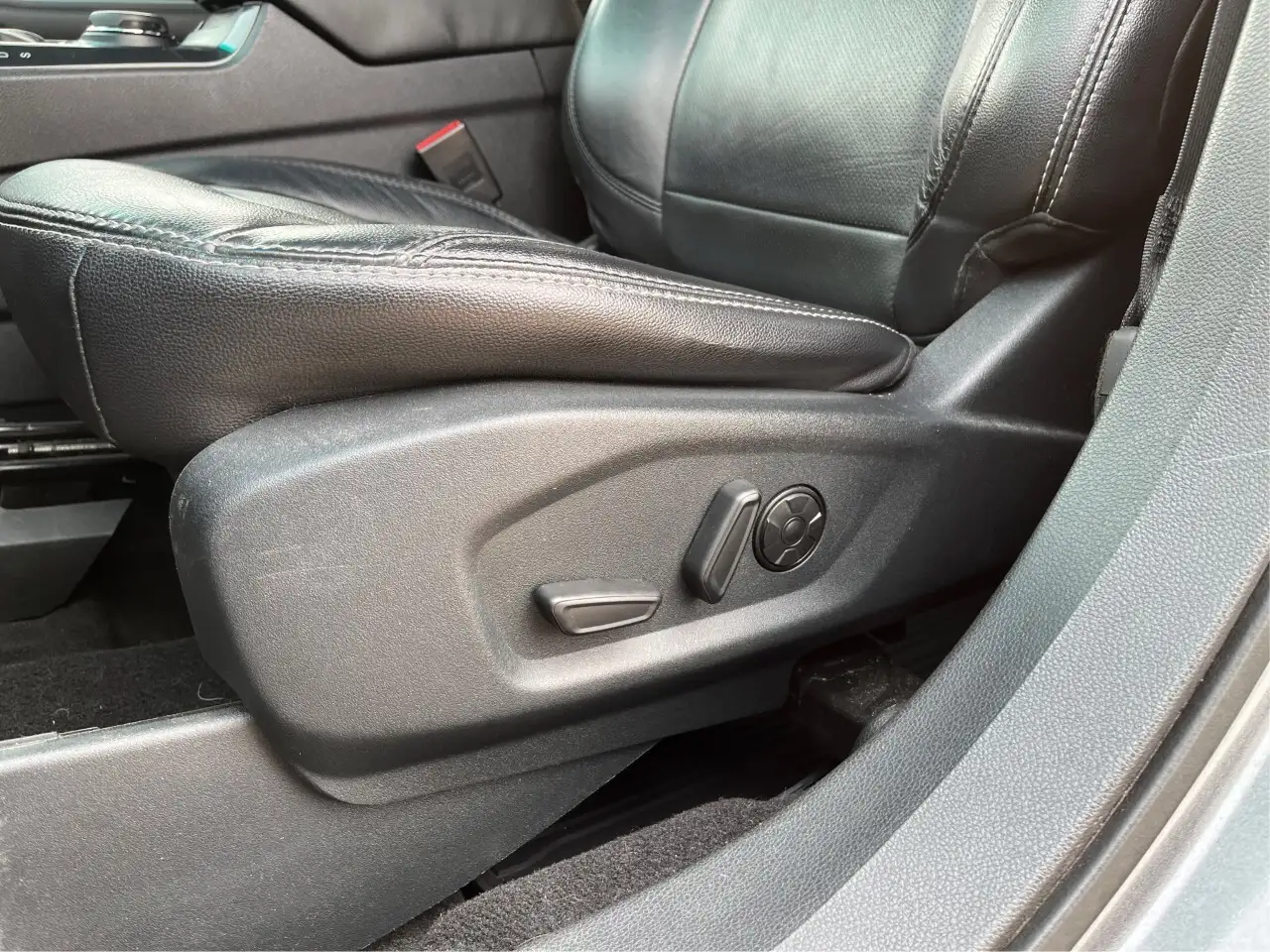 Ford Explorer photo Ford Explorer