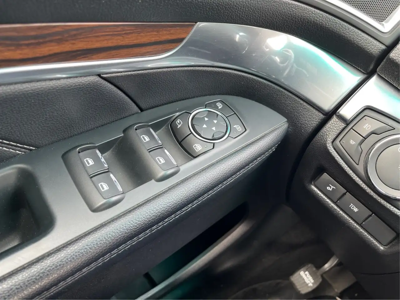 Ford Explorer photo Ford Explorer
