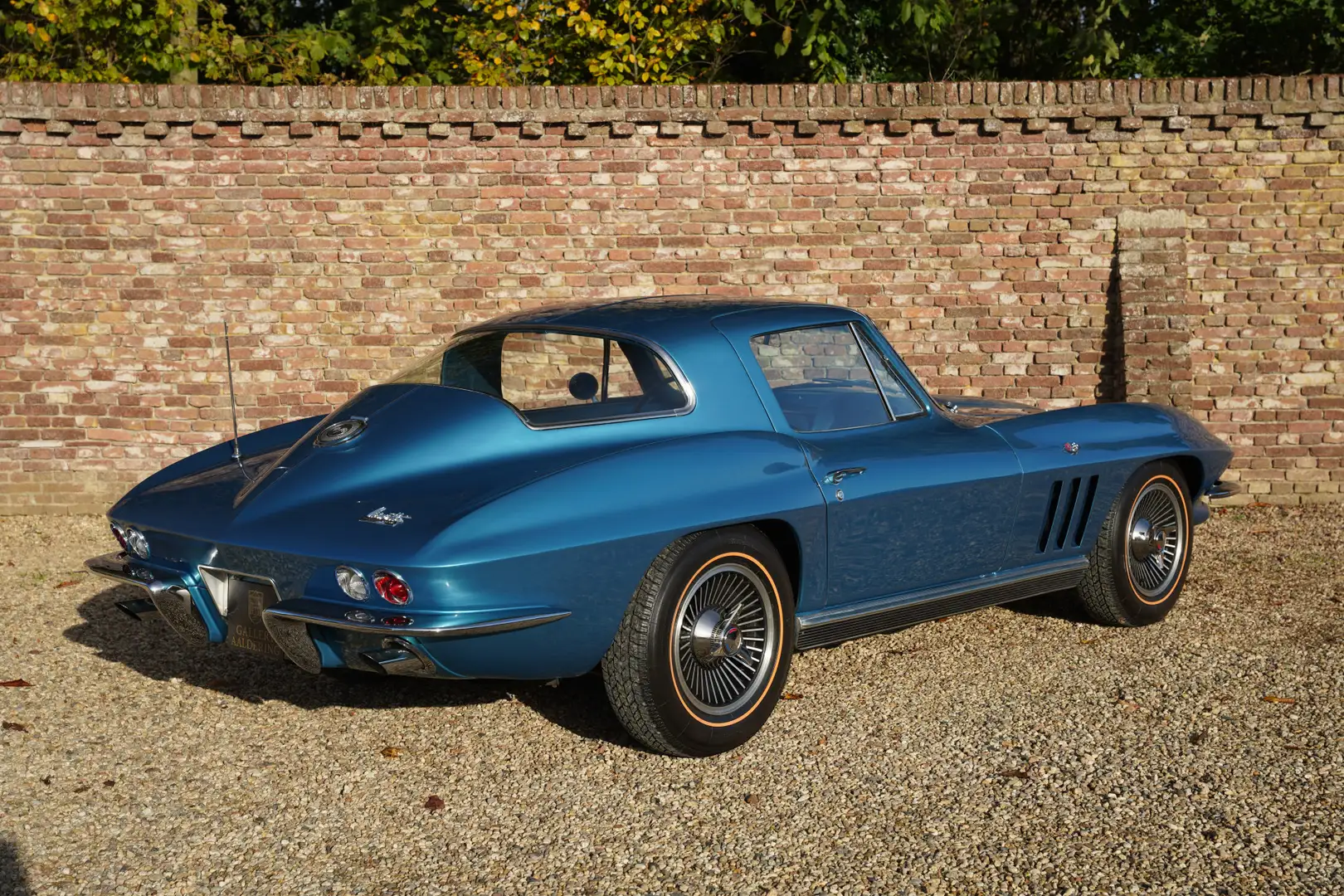 Corvette Stingray C2 PRICE REDUCTION Blue on Blue - "Nassau Blue Met Blau - 2