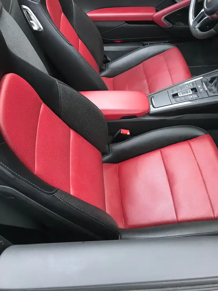 Porsche 718 Boxster снимка Porsche 718 Boxster
