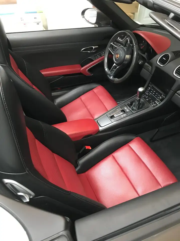 Porsche 718 Boxster снимка Porsche 718 Boxster