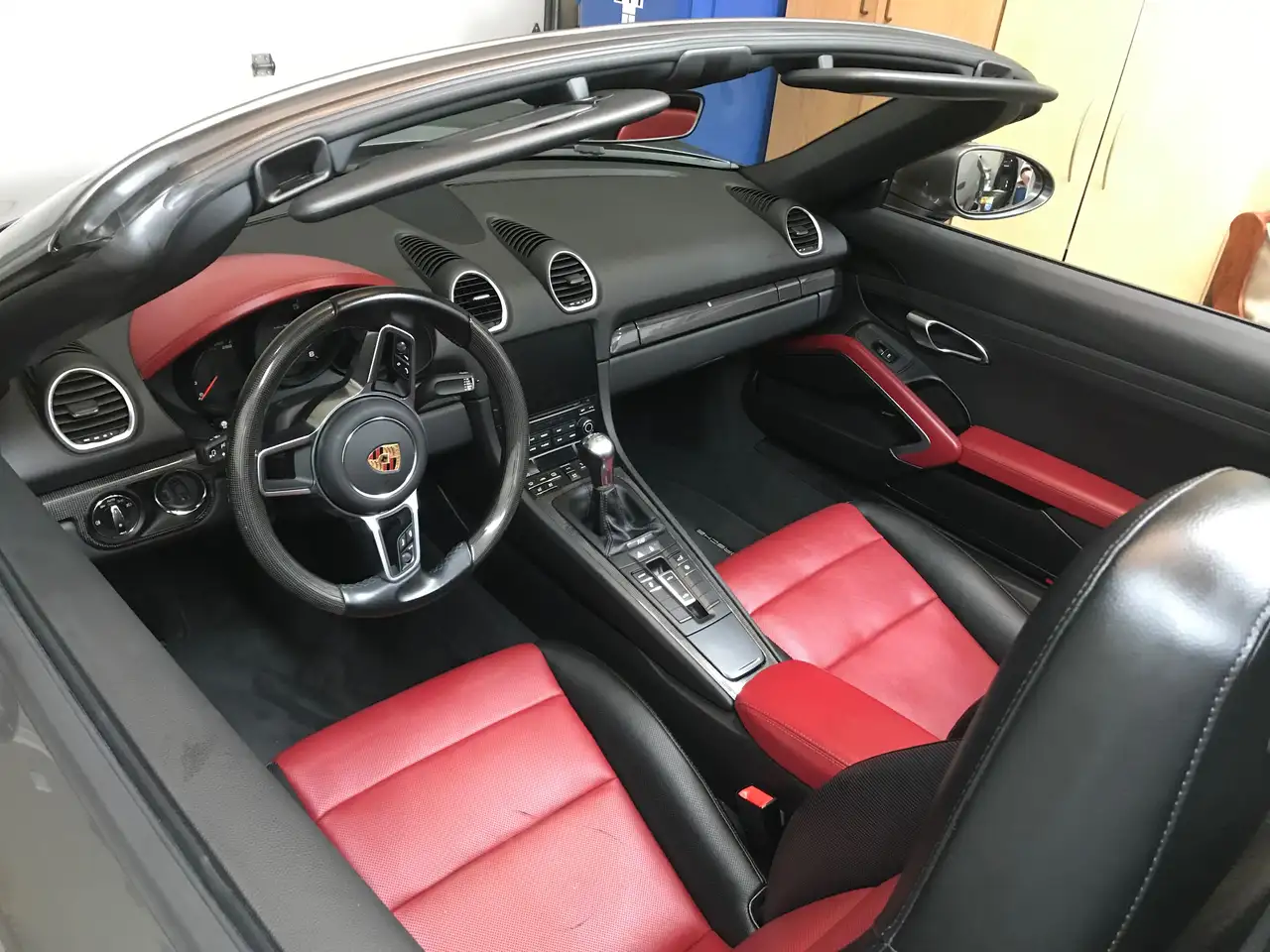 Porsche 718 Boxster снимка Porsche 718 Boxster