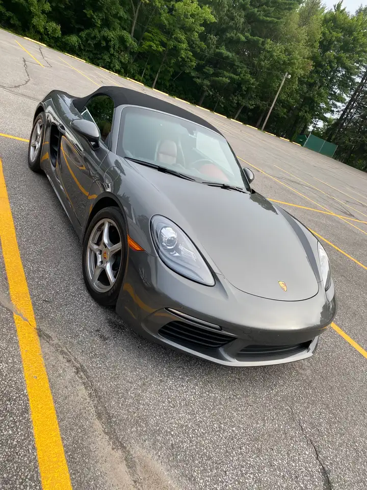 Porsche 718 Boxster снимка Porsche 718 Boxster