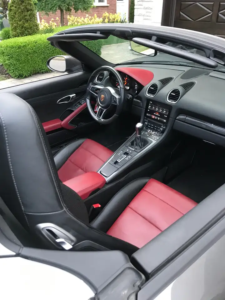 Porsche 718 Boxster снимка Porsche 718 Boxster