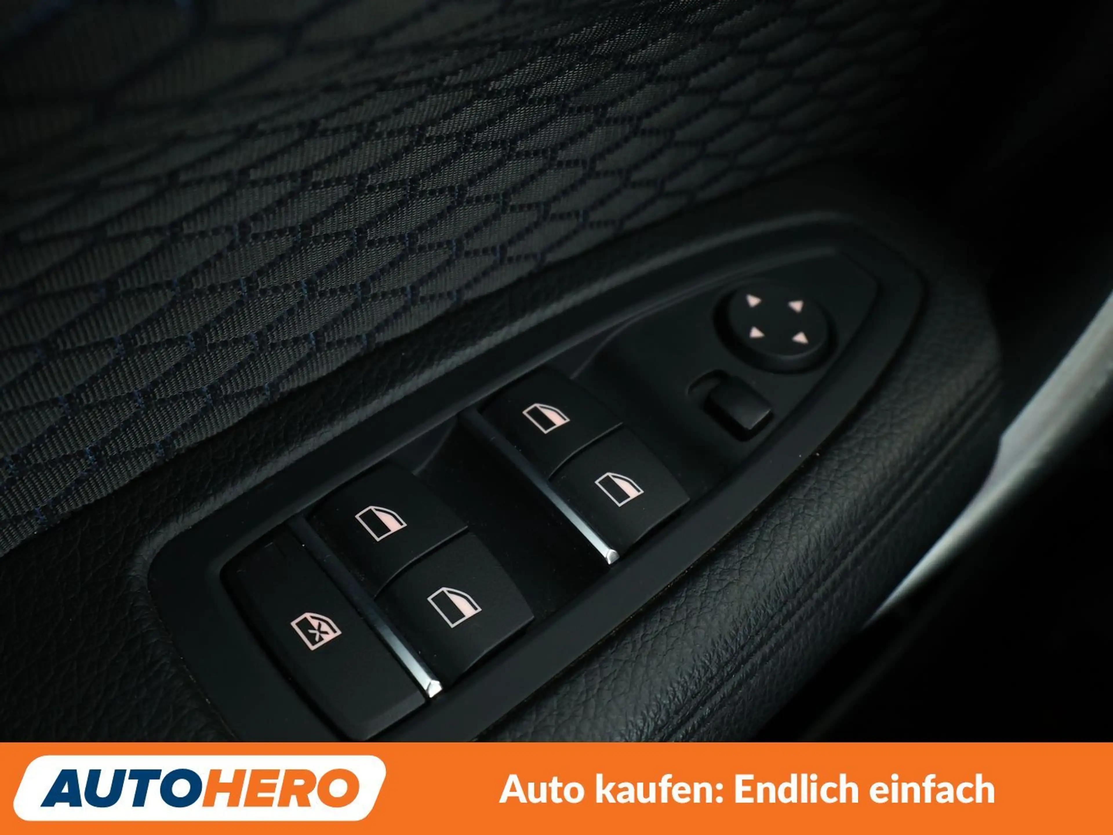BMW 120 120i Edition M Sport Shadow Aut*NAVI*LED*TEMPO*PDC — photo 30